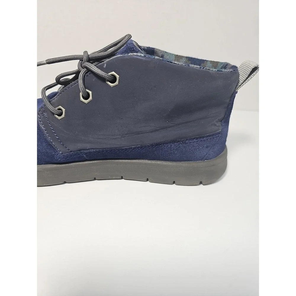 UGG K Canoe‎ Reflective Kids Shoes size 5Y